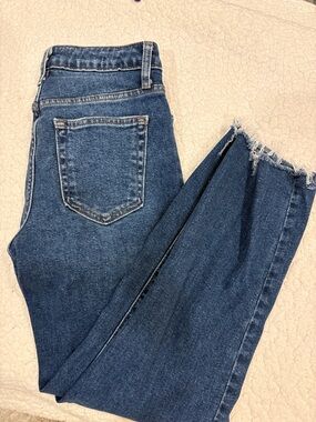 Just Black Dark Blue Cropped Ankle Jeans with Frayed Hem